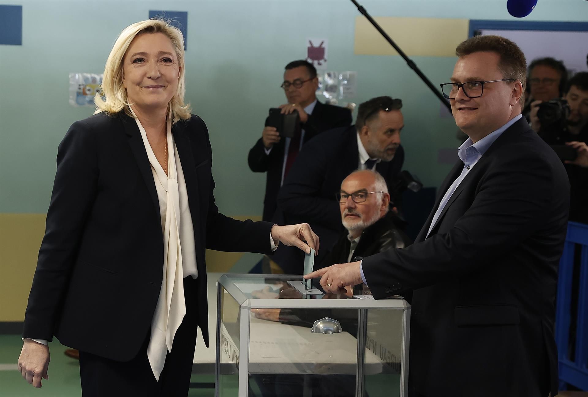 Marine Le Pen vota en las elecciones presidenciales francesas