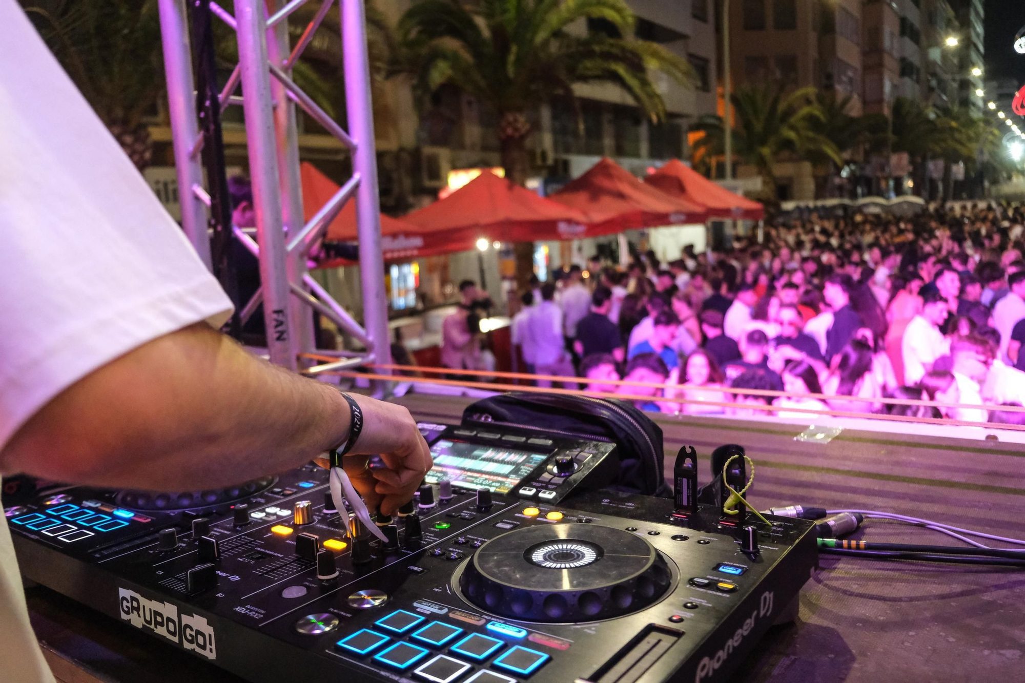 Galería de fotos: así es salir de fiestas en Hogueras de Alicante