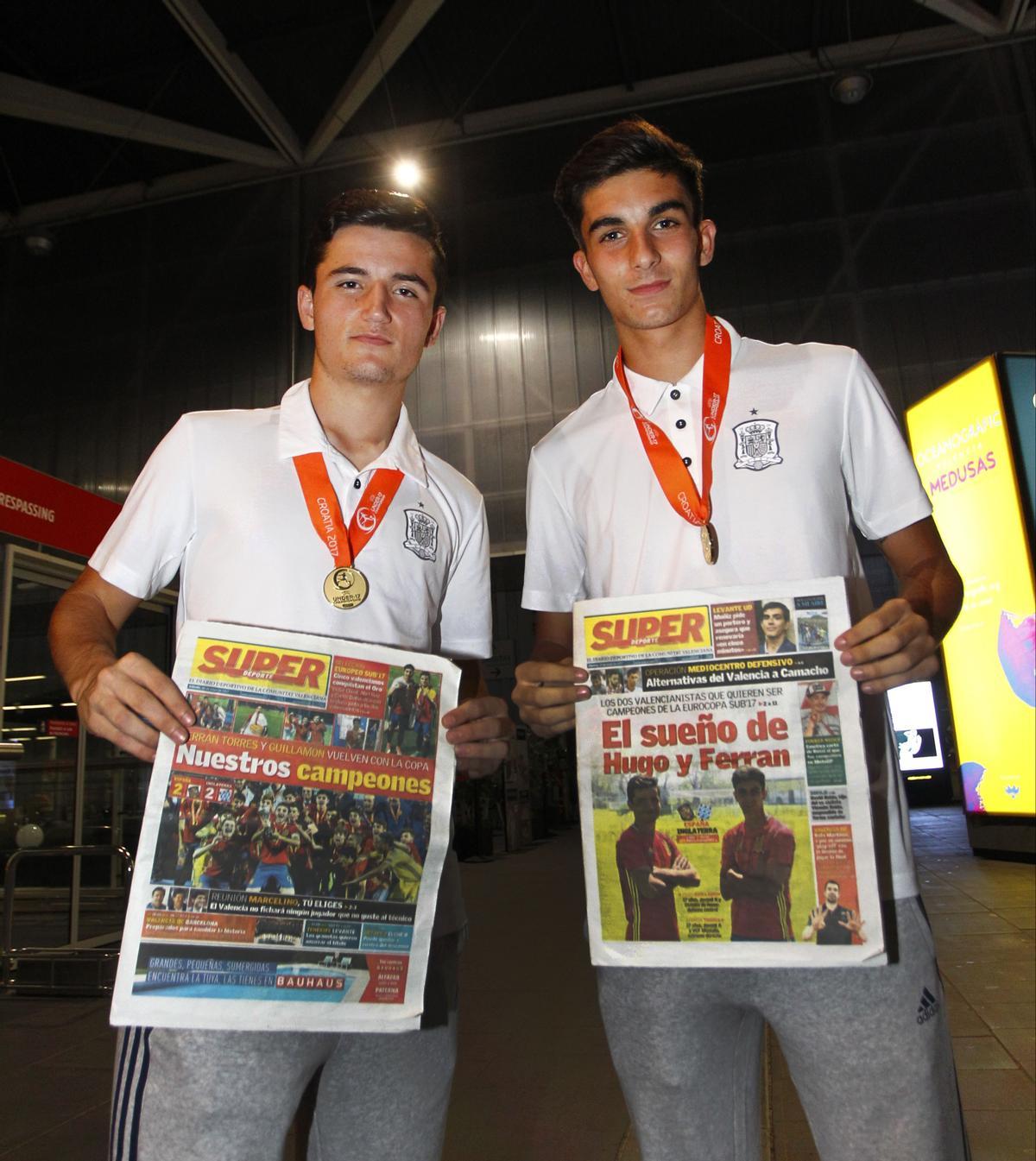 HUGO GUILLAMON FERRAN TORRES RECIBIMIENTO ESTACION AVE CAMPEONES EUROPA SUB17 SELECCION ESPAÑOLA DE FUTBOL VALENCIA CF 20/05/17 MAYO 2017