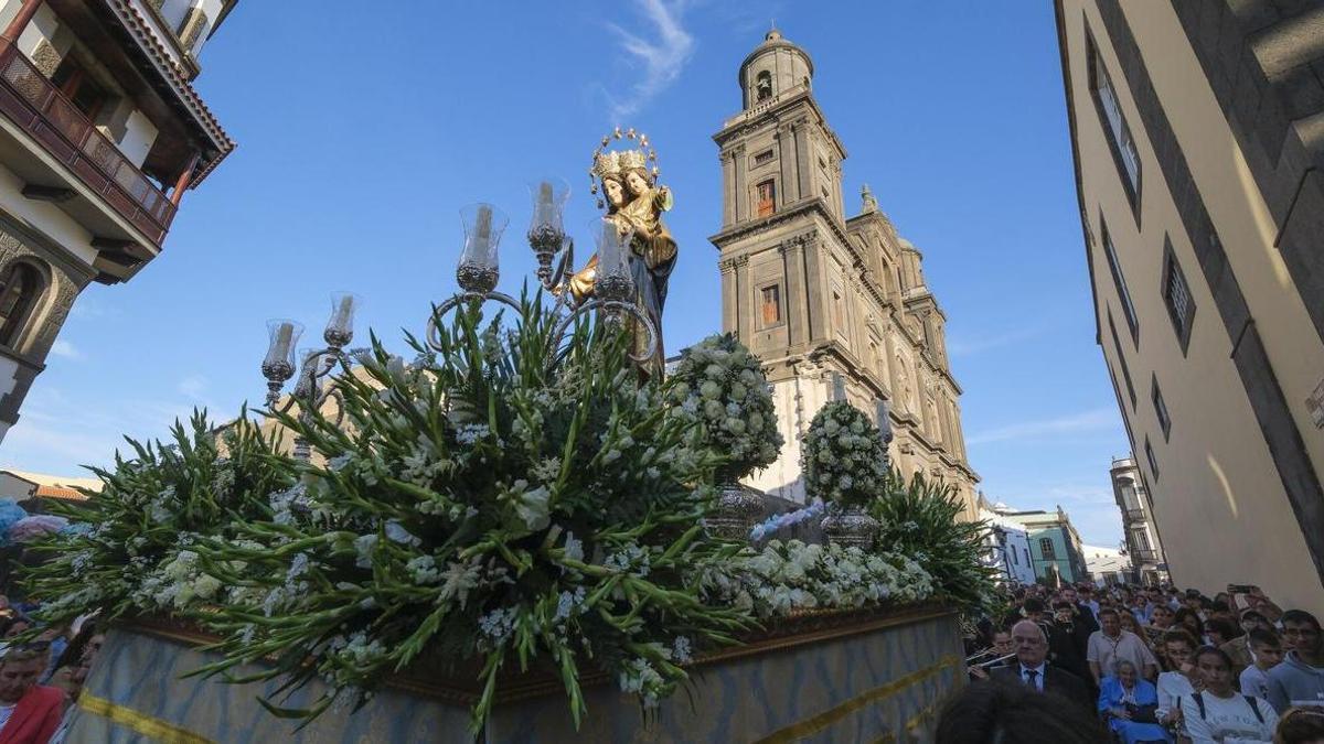 Coronación Canónica de la virgen María Auxiliadora en la Catedral de Santa Ana