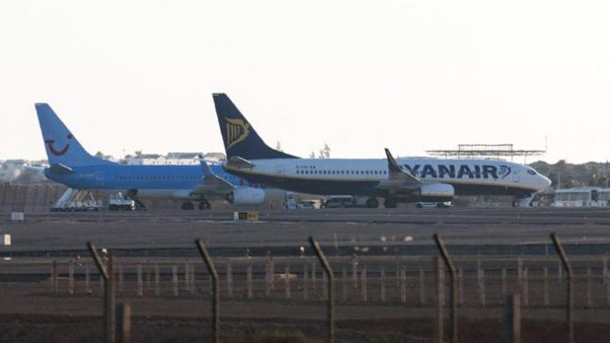 Avión de Ryanair, ayer, en Guacimeta. |j. f.