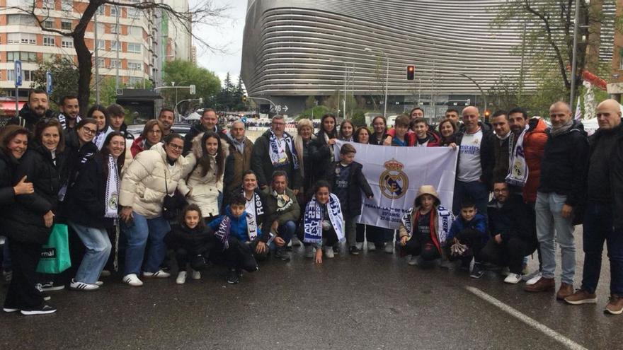 Feliz viaje de la peña La Séptima de Baiona al Bernabéu