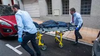 La mujer que se tiró por la ventana tras matar a su madre en Oviedo convivió seis días con el cuerpo