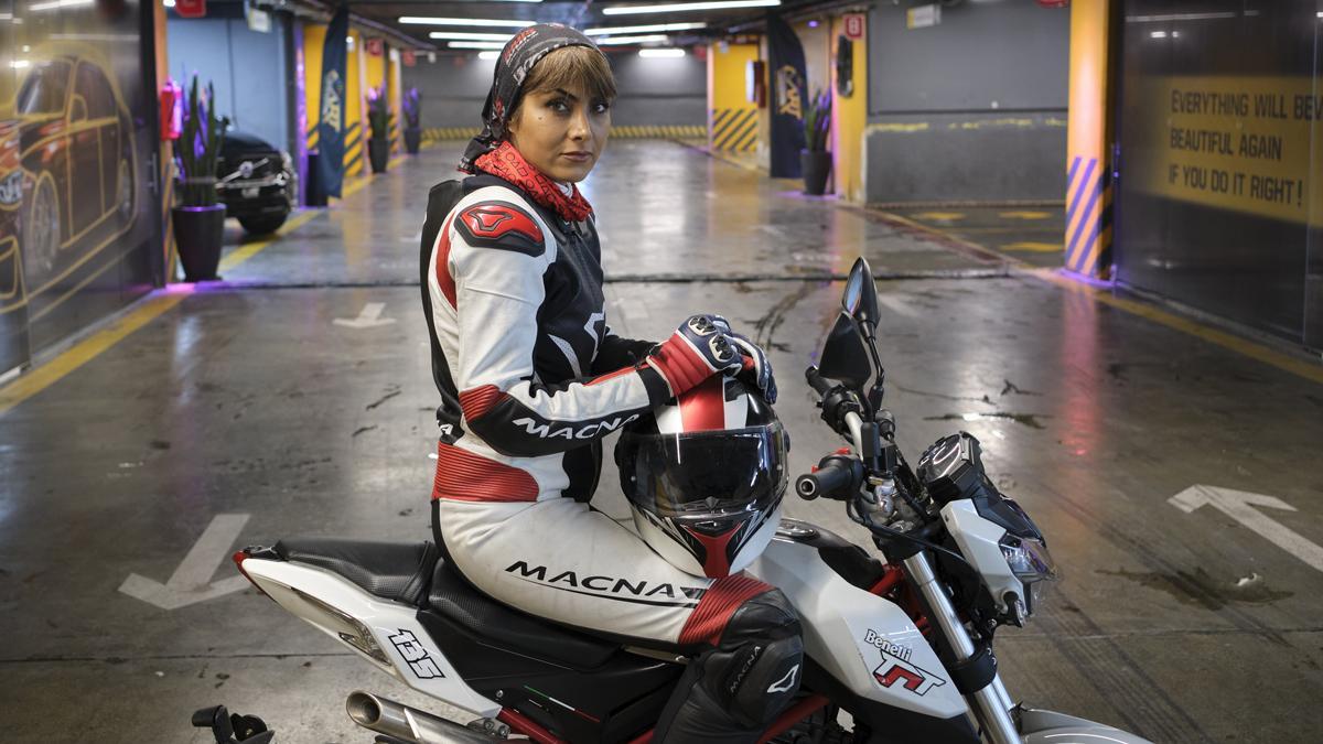 Maryam Talaí, la iraní que rompe barreras con su moto a 160 km/h