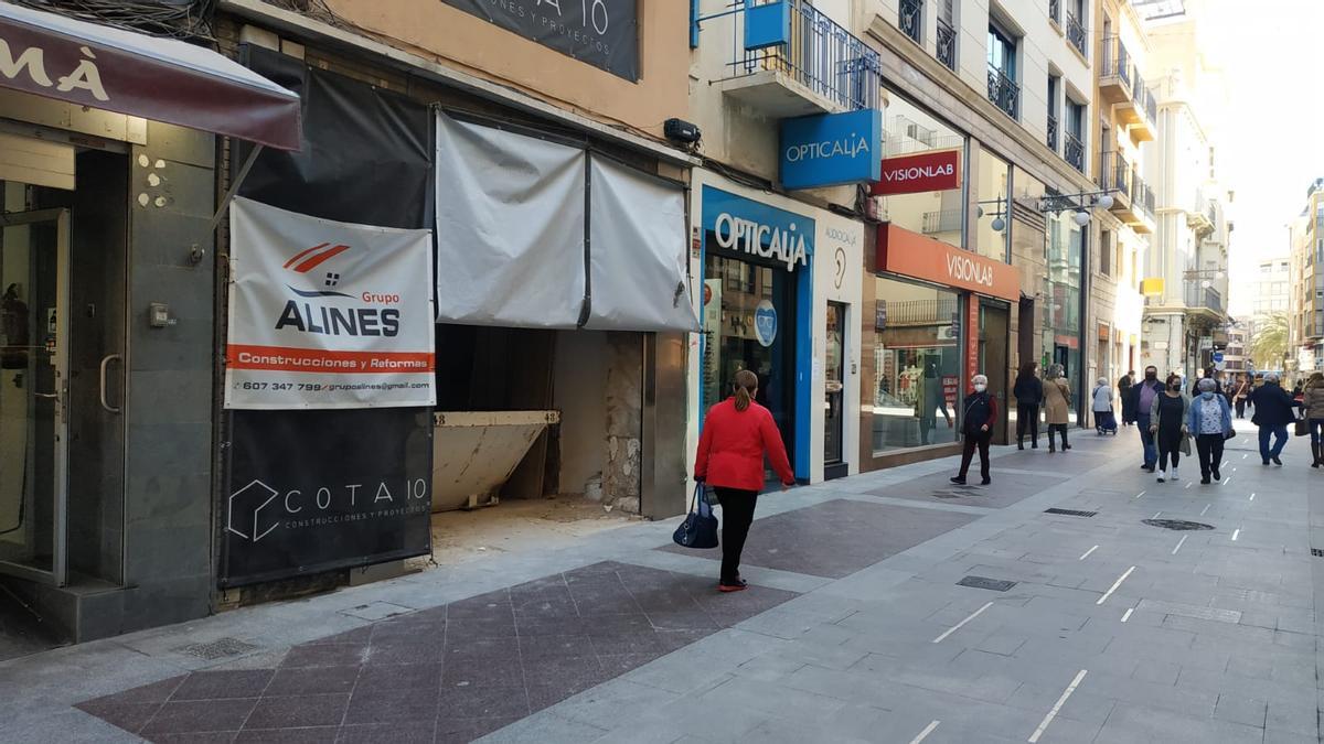 Un local en rehabilitación en la calle Corredora de Elche