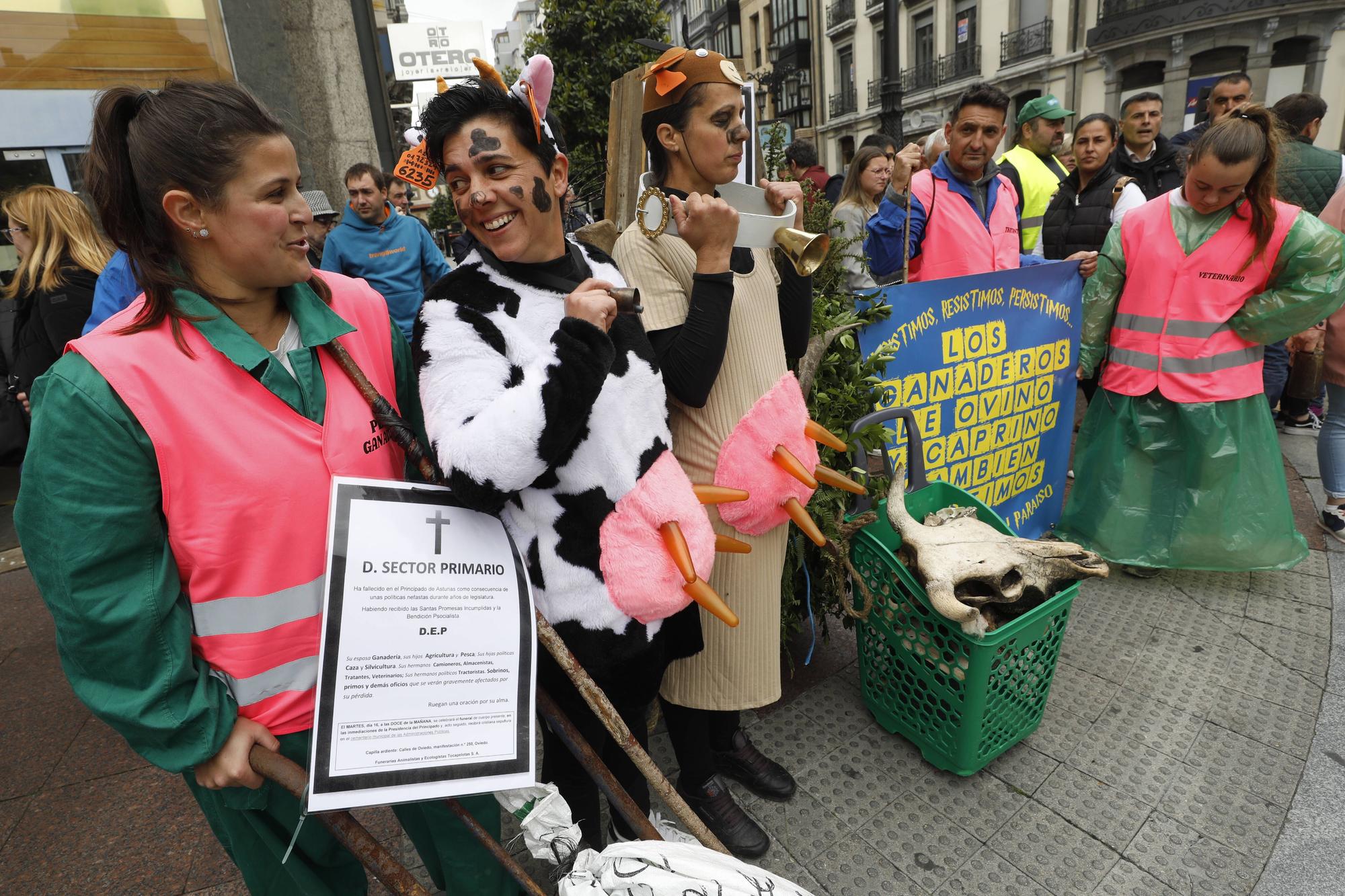 EN IMÁGENES: Así fue la tractorada de protesta del campo asturiano en Oviedo