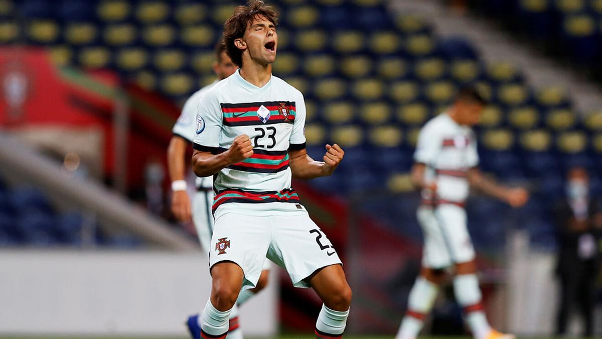 Joao Félix celebrando el primer gol con la selección portuguesa.