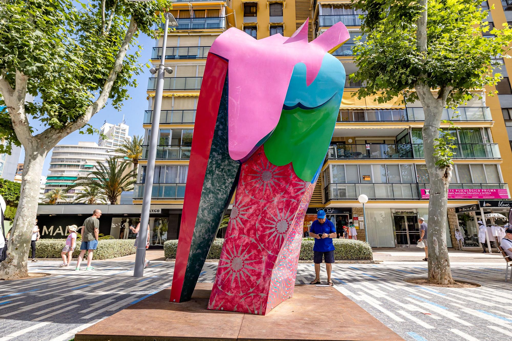 La ciudad acoge 16 esculturas de gran formato del artista Cristóbal Gabarrón, inspiradas en el palacio granadino, que se expondrán gracias a la colaboración entre el Ayuntamiento y la Ciutat de les Arts i les Ciències. Se podrán visitar hasta el 31 de enero de 2023