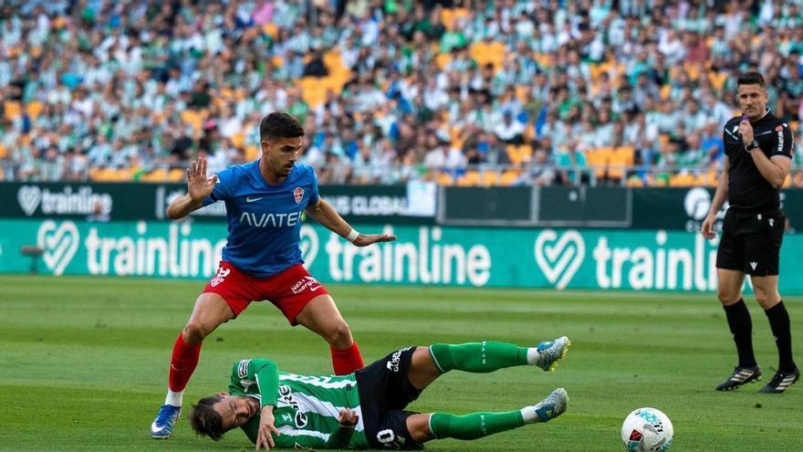 El Elche se estrella en Sevilla