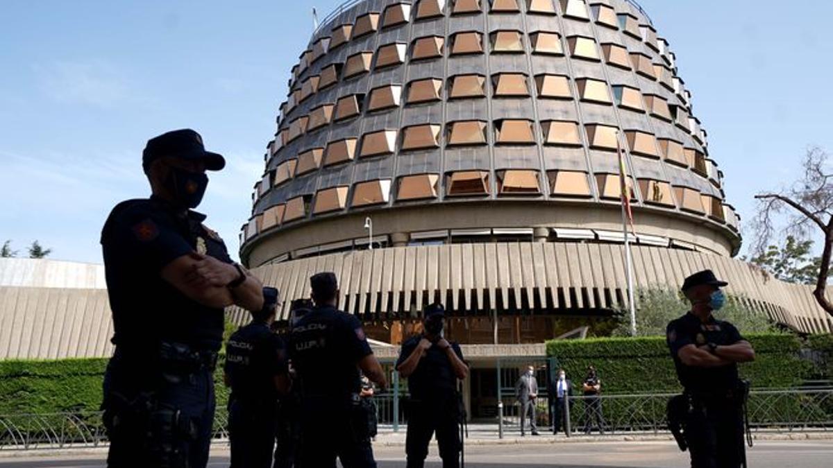 Fachada del edificio del Tribunal Constitucional. / DAVID CASTRO