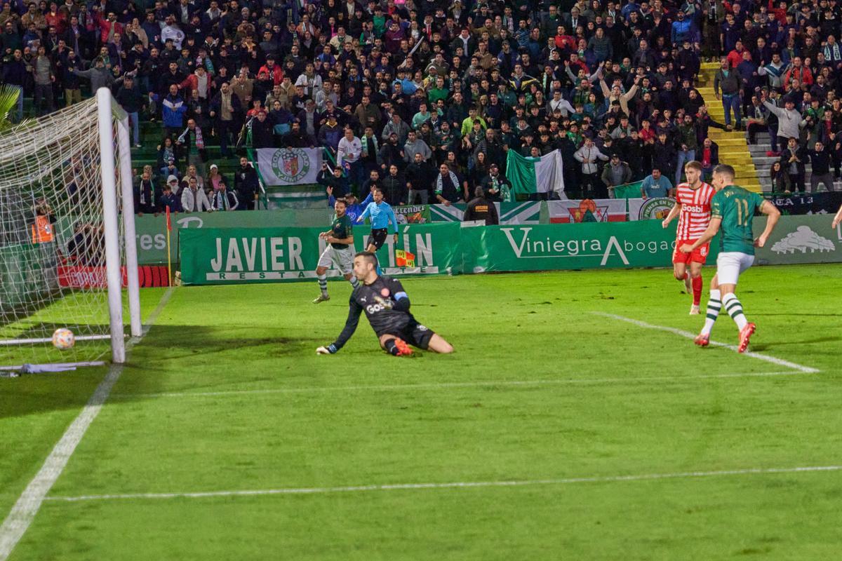 David Grande marca el 1-0 ante el Girona.