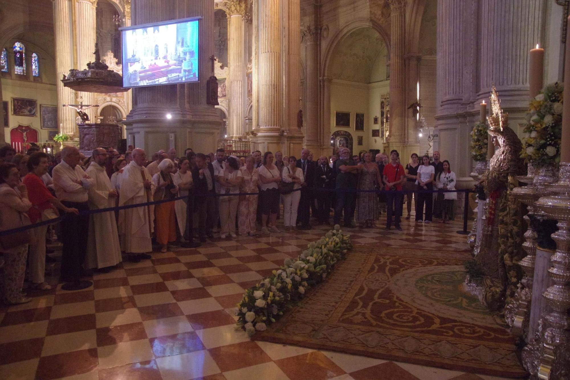 Celebración de la Santa Misa con la Virgen de la Esperanza