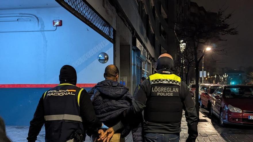 Un detenido en Vigo y desarticulada una organización criminal que mandaba cocaína y drogas sintéticas a Islandia mediante «mulas»