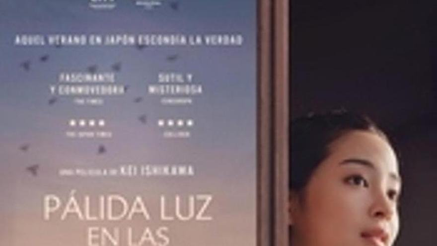 Pálida luz en las colinas