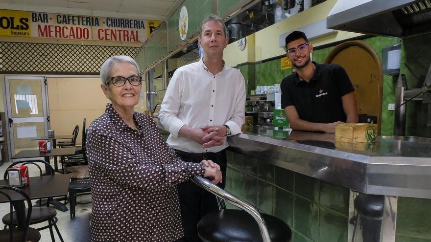 Más de seis décadas entre churros y café en el Mercado Central de Las Palmas de Gran Canaria