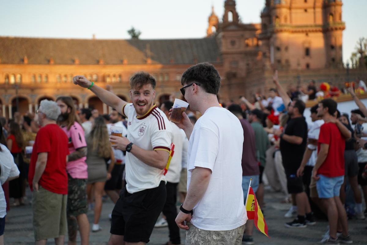 Así se vivió la semifinal entre España y Francia en la Plaza de España en imágenes Así se vivió la semifinal entre España y Francia en la Plaza de España en imágenes