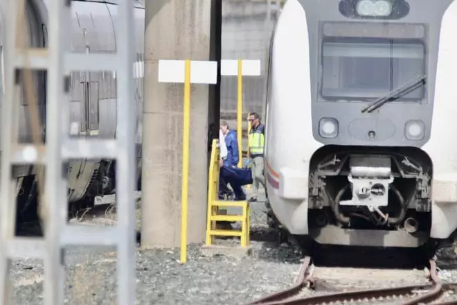 El levantamiento del cadáver de Álvaro Prieto en la estación de Sevilla, en imágenes