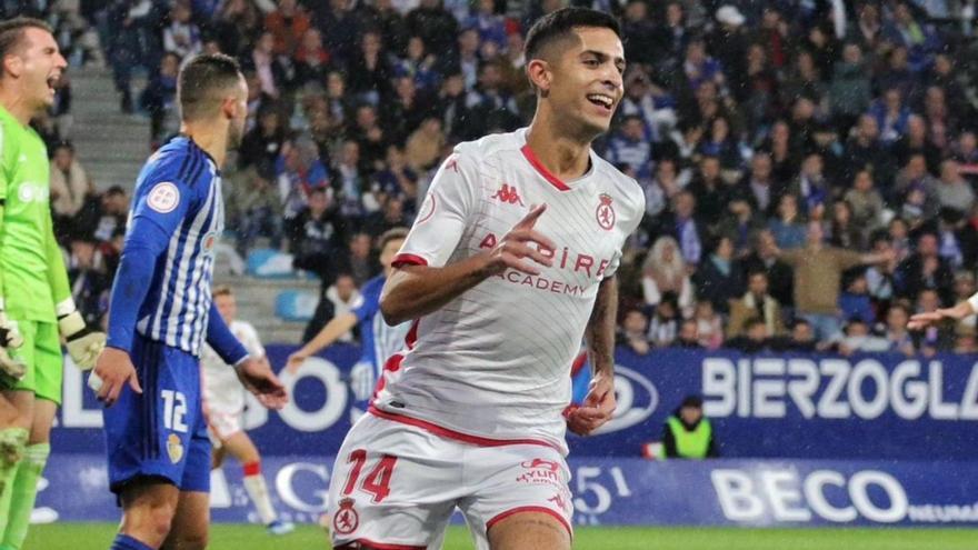 Javier Fernández ‘Bicho’ celebra un gol ante la Ponferradina en El Toralín. |  // CULTURAL Y DEPORTIVA LEONESA