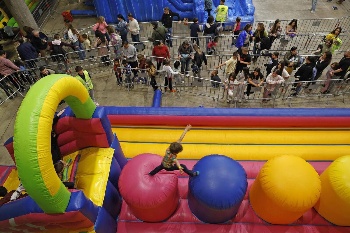 Girona. Palau Firal. Segona edicio de La Mona 2026. El parc infantil de Setmana Santa.
