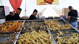 El pescaíto frito o los flamenquines son los platos más presentes en la mayoría de casetas