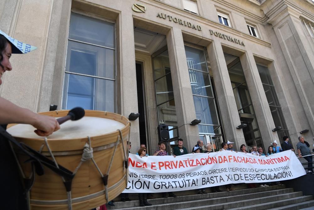 Marcha de 4.000 personas por la fachada marítima