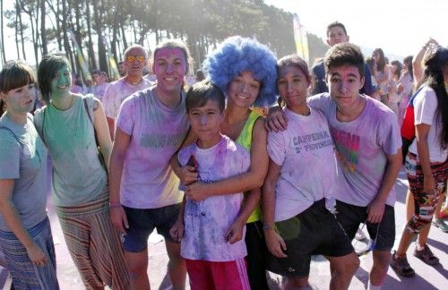 Samil se tiñe de múltiples colores con la Holi Run