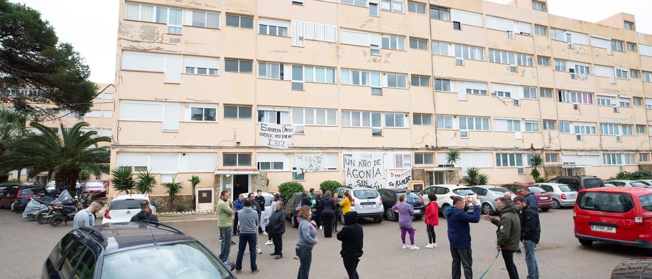 Edificio A de los apartamentos Don Pepe antes de ser desalojados.