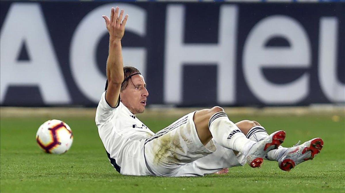 Luka Modric está pagando el esfuerzo físico y anímico realizado en el Mundial y apenas están mostrando destellos de la calidad que le hizo acreedor del premio 'The Best' Luka Modric está pagando el esfuerzo físico y anímico realizado en el Mundial y apenas están mostrando destellos de la calidad que le hizo acreedor del premio 'The Best'