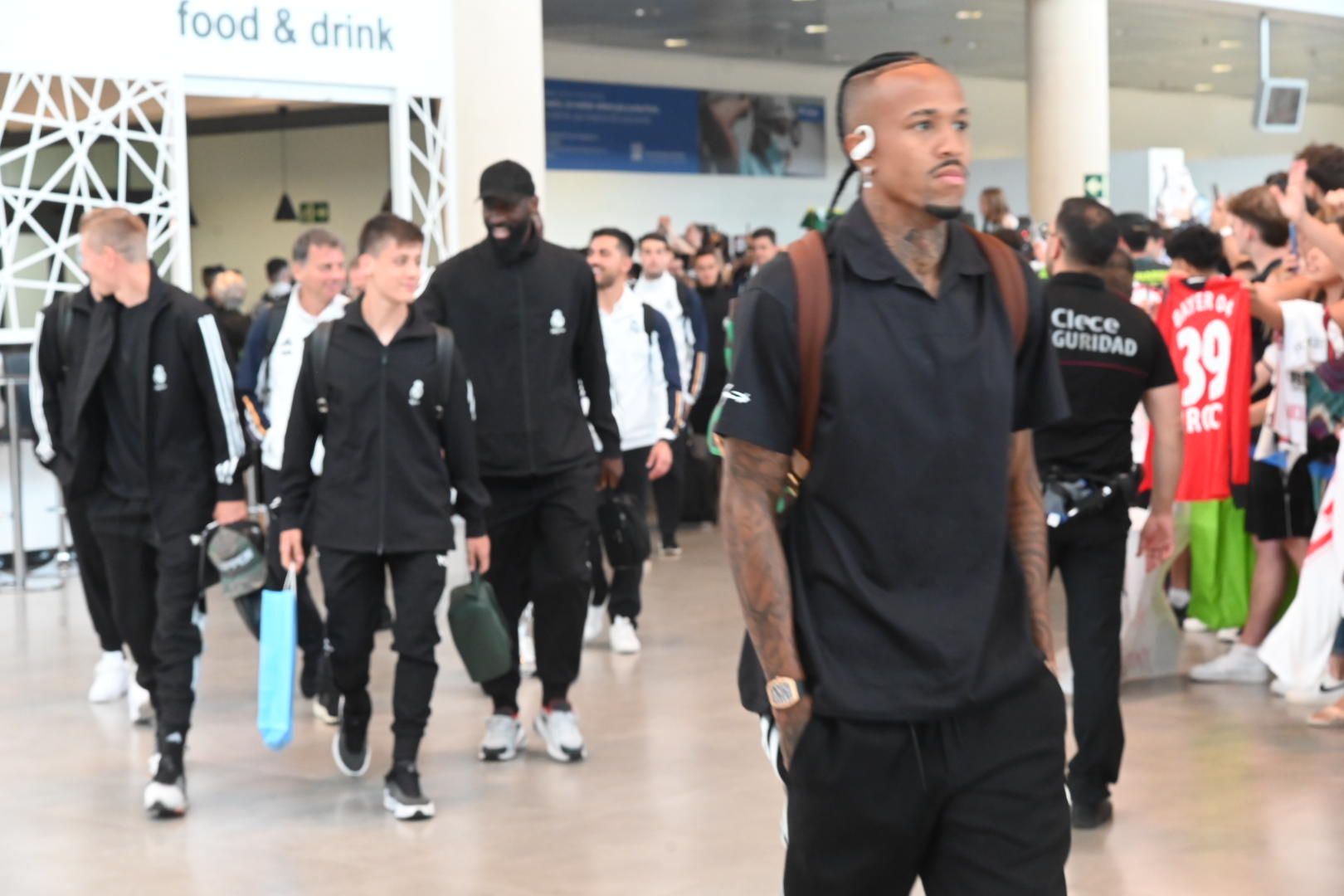 Las imágenes del Real Madrid en su llegada a Castellón para disputar el partido frente al Villarreal CF