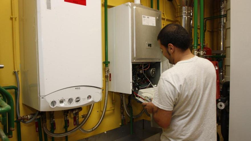 Adiós a las calderas de gas no renovable en España: la UE marca el año 2040 para la eliminación definitiva de instalaciones que consuman combustibles fósiles