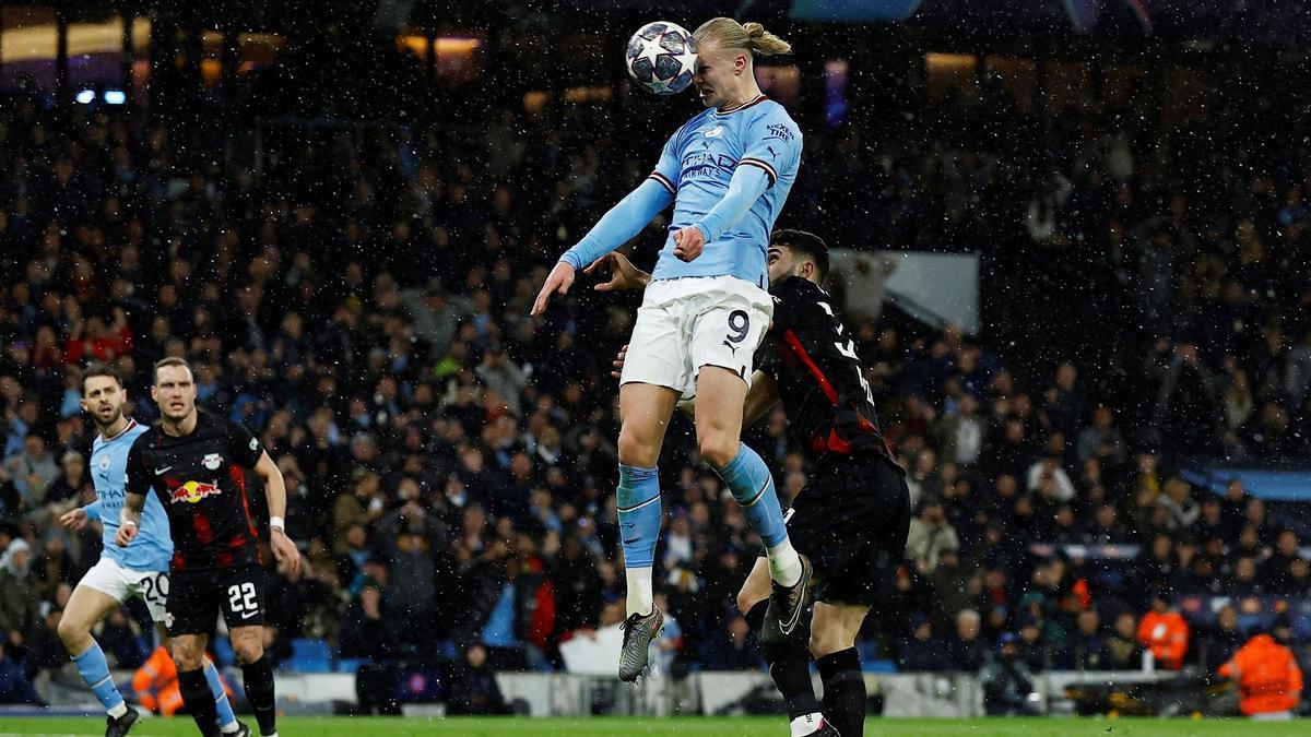 Profesyonel futbolcularda kafa darbelerindeki artış, daha fazla nörodejeneratif hastalık vakasına yol açabilir