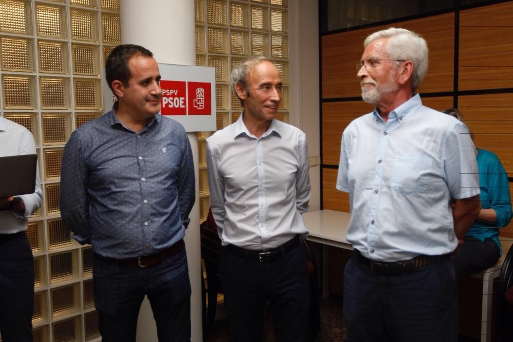 Ximo Puig en la sede del PSOE.