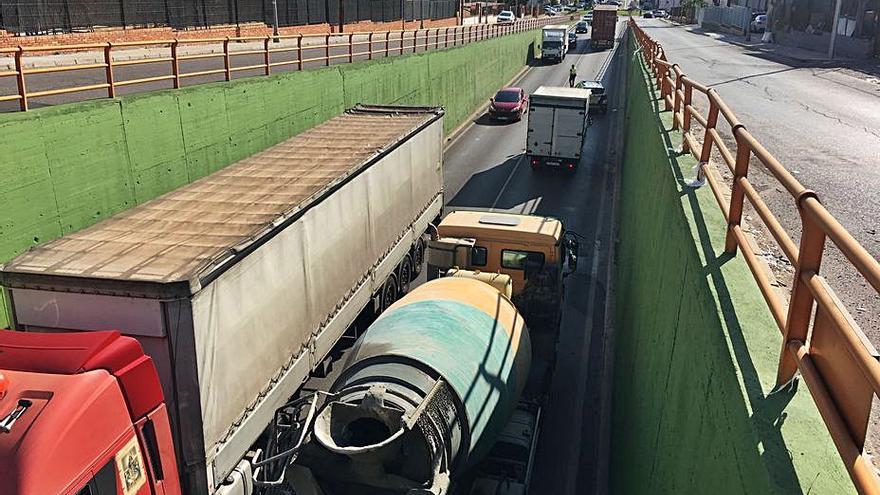 Túnel cortado en Fuente del Jarro por una incidencia. | A.P.