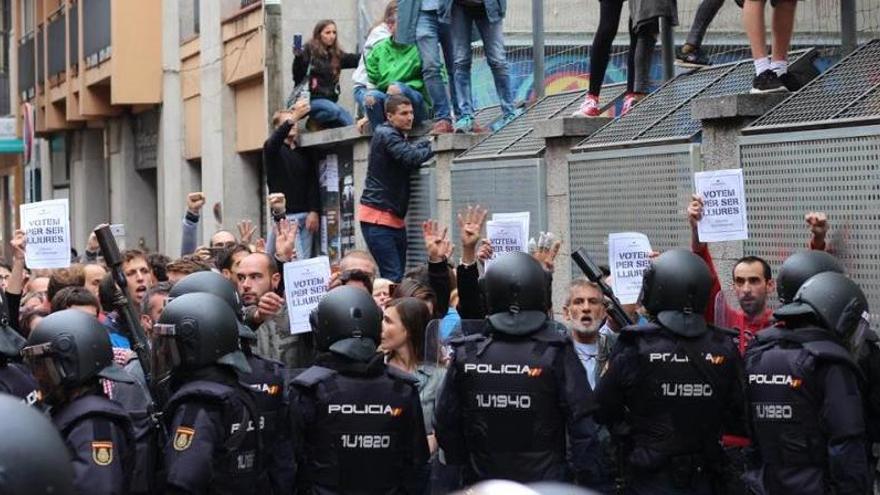 El PSOE anuncia una iniciativa per reprovar Santamaría per les càrregues