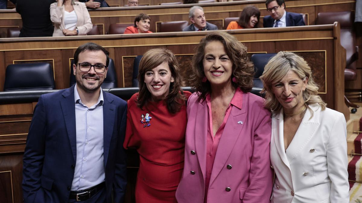 Yolanda Díaz junto a Carla Antonelli, Marta Lois y Alberto Garzón antes del debate investidura de Feijóo.