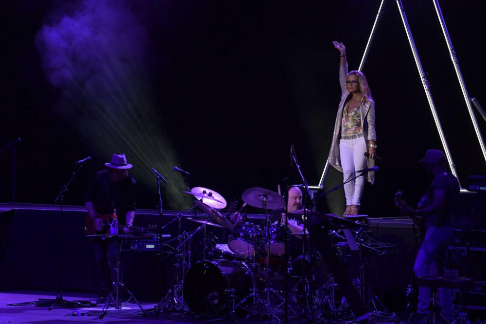 Las imágenes de la actuación de Anastacia en la cantera de Nagüeles.