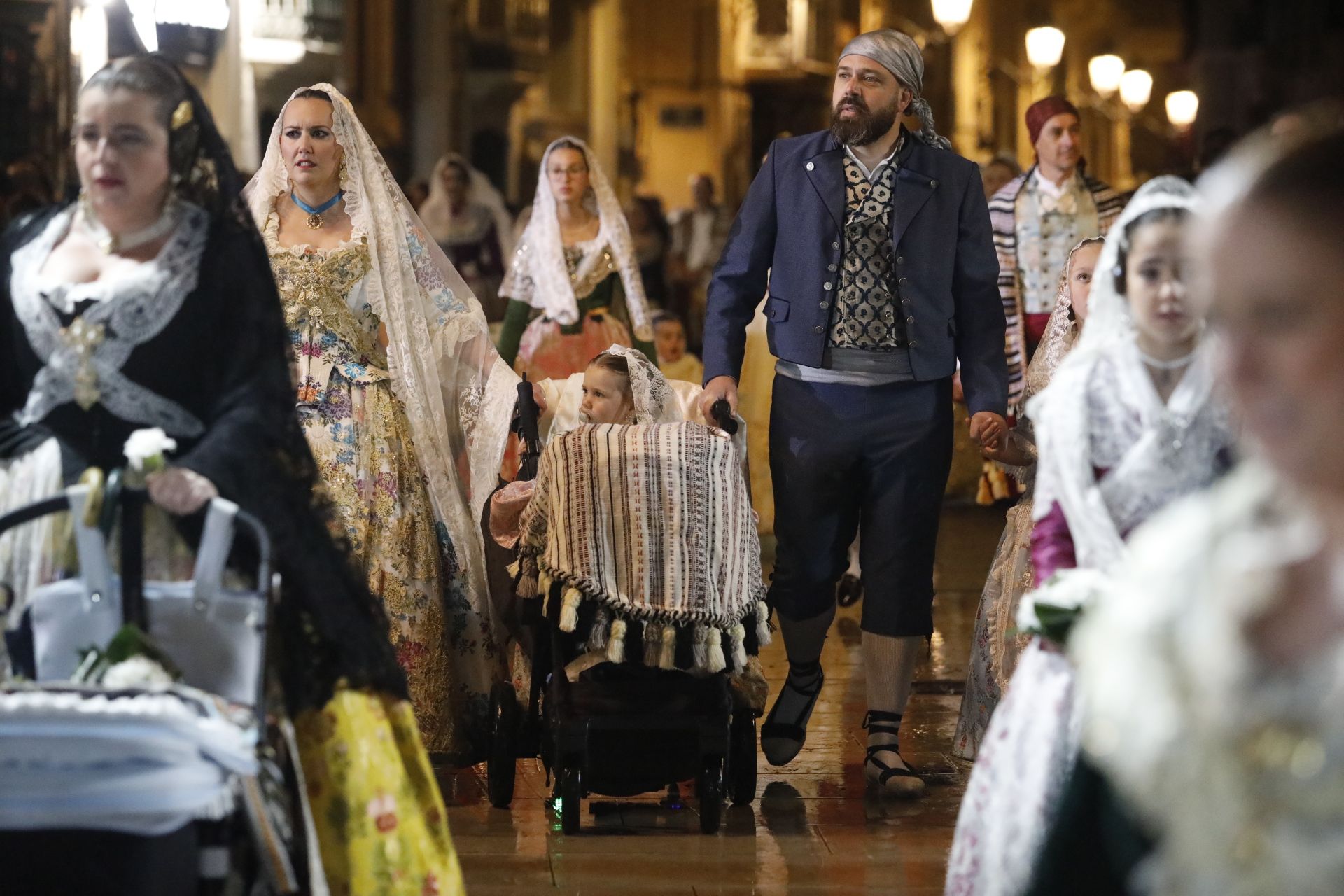 Búscate en el primer día de ofrenda por la calle Quart (entre las 20:00 a las 21:00 horas)