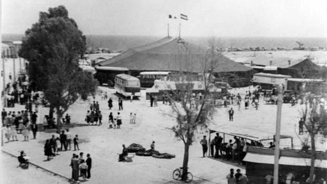 El «Circo Prim Freres», en el recinto portuario de Torrevieja, el 24 de mayo de 1959.