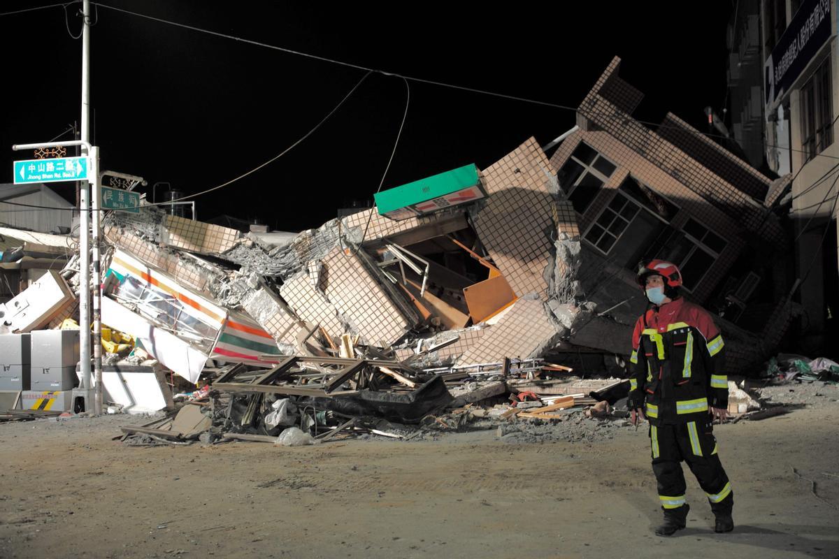 Imagenes del violento terremoto de magnitud 6,8 en Taiwán