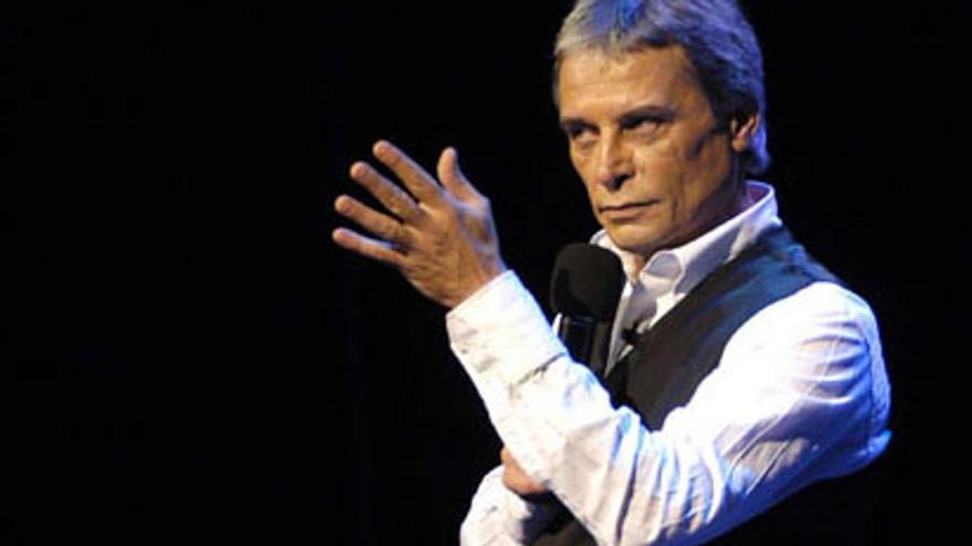 Manolo Vieira suspende su actuación en Tías tras ser atendido de urgencia en Gran Canaria