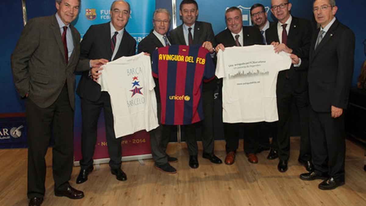 Los directivos del Barça junto a los impulsores del proyecto