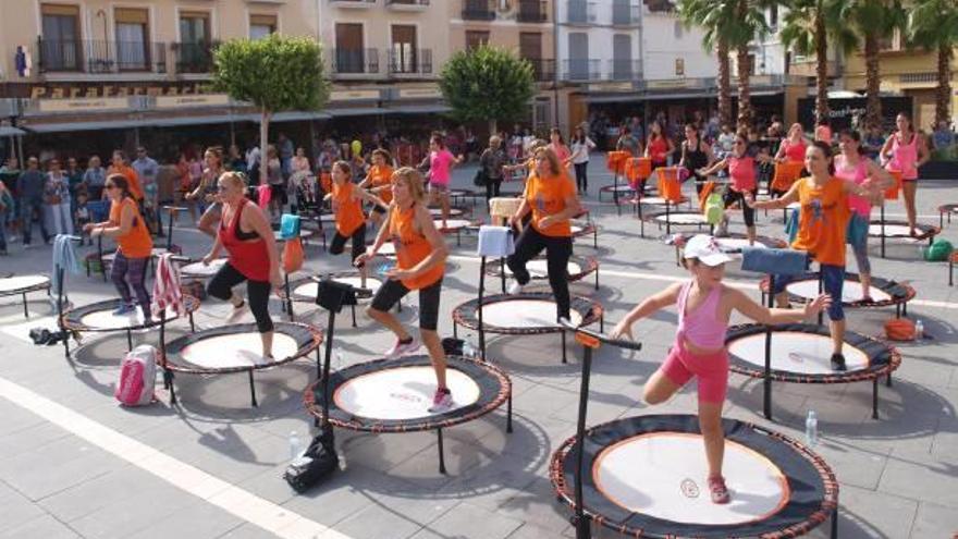 Actividades para todos los públicos. La Fira de Sant Miquel de Onda cuentra con múltiples actividades relacionadas con el deporte, como la exhibición de hop jump y de zumba fitness. También cuenta con talleres y juegos para los niños. f carlos rodríguez