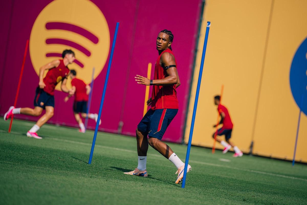Las mejores imágenes del primer entrenamiento del FC Barcelona para preparar la temporada 2026/27