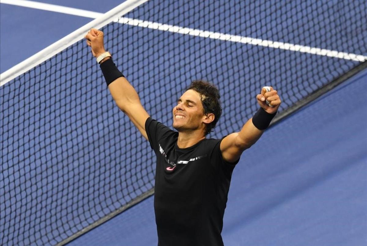 undefined40020094 topshot   rafael nadal of spain celebrates victory over juan170910212742