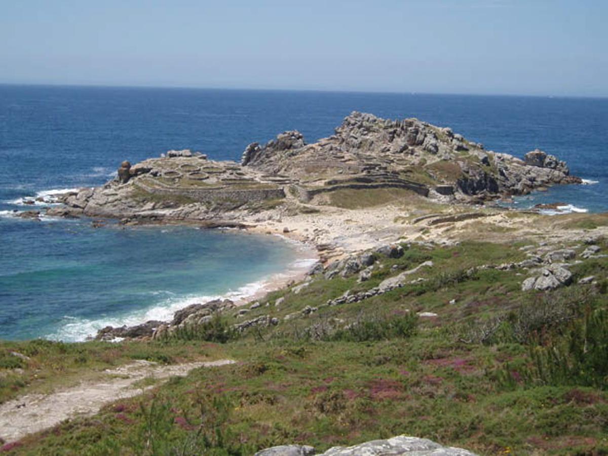 El Castro de Baroña y su playa, en Porto do Son.