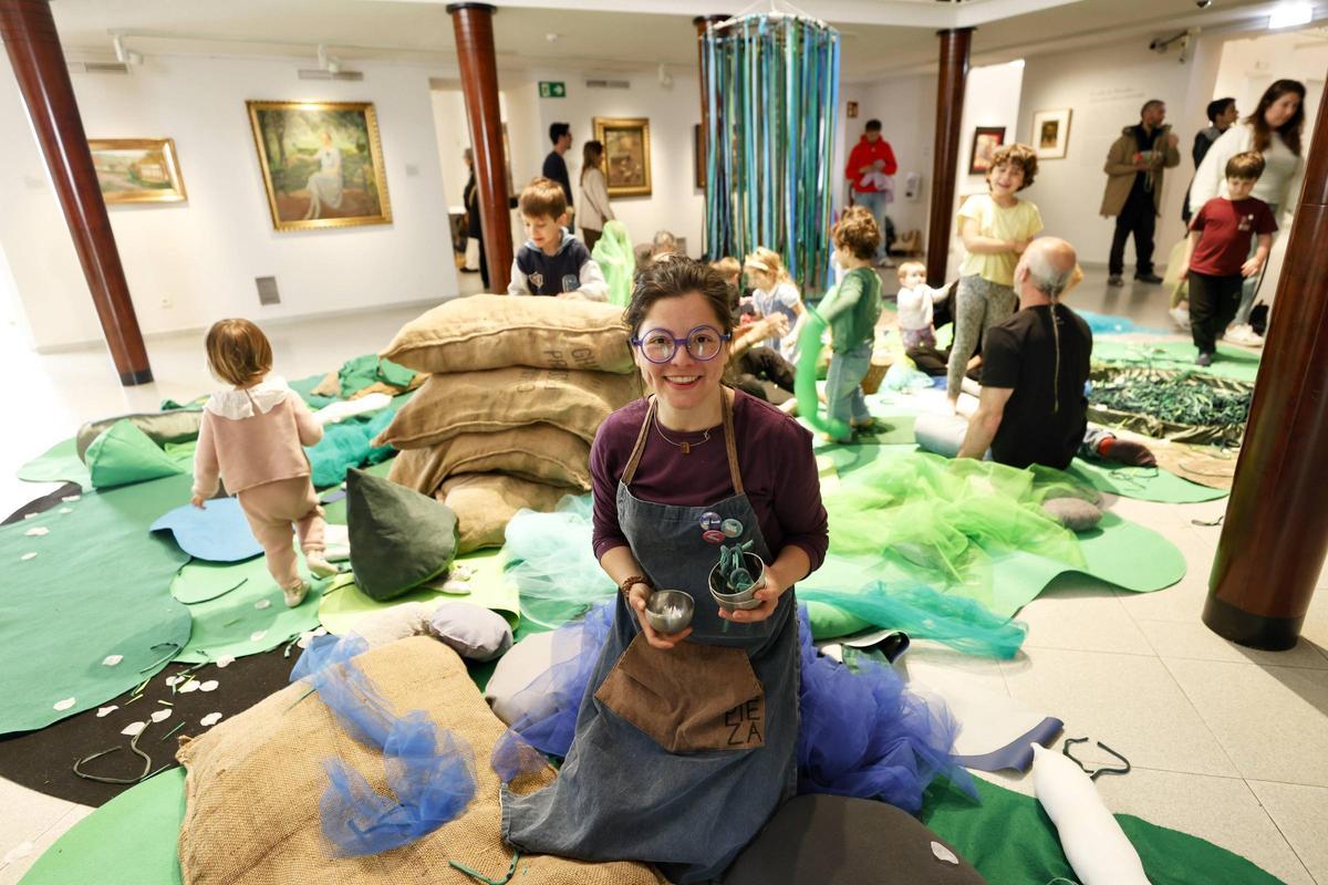 El arte y el juego infantil, de la mano en el Museo Piñole de Gijón para celebrar el Día de los Museos, en imágenes