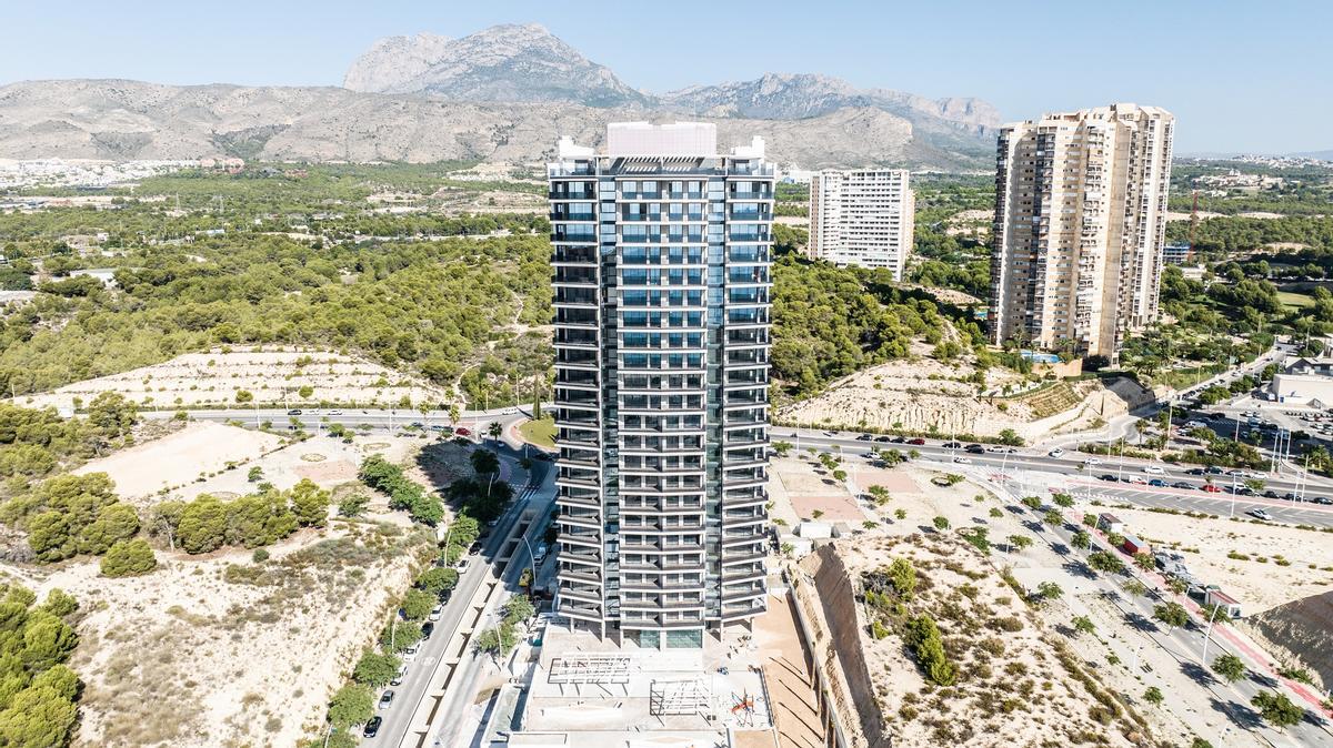 Torre Sakura se ubica en Benidorm y está conformada por 76 viviendas.