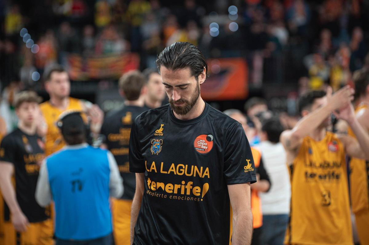 Joan Sastre se dirige a los vestuarios tras el partido de cuartos de la Copa del Rey.