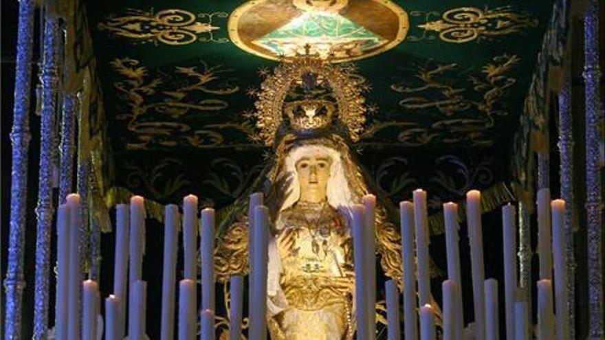 Salida extraordinaria de la Virgen de la Esperanza por el casco viejo de Cáceres