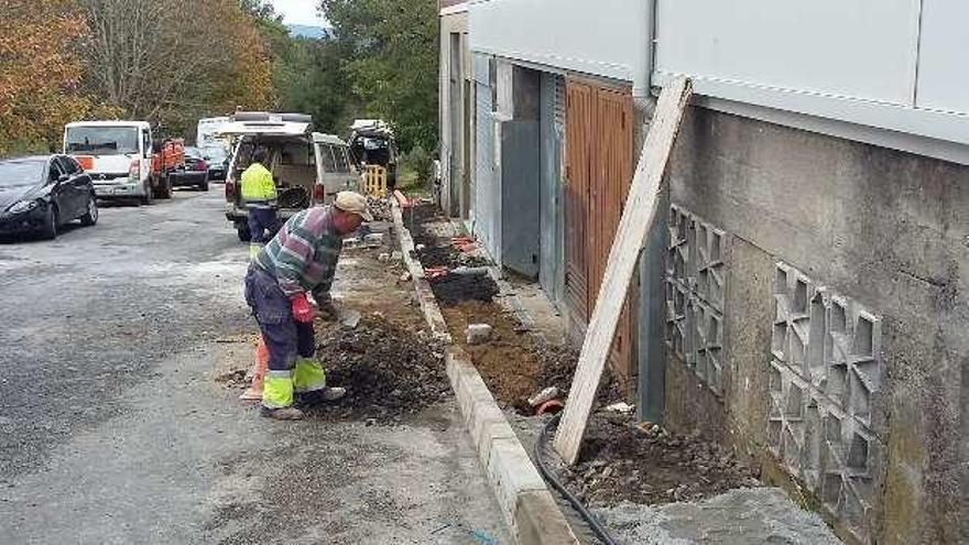 Tramo de acera en la segunda Travesía de Pontevedra